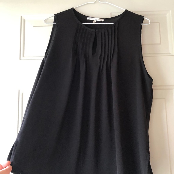 Black Sleeveless Top - Picture 1 of 3